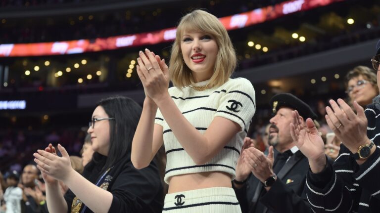 Taylor Swift Cheers on Travis Kelce at Kansas City Chiefs Playoff Game