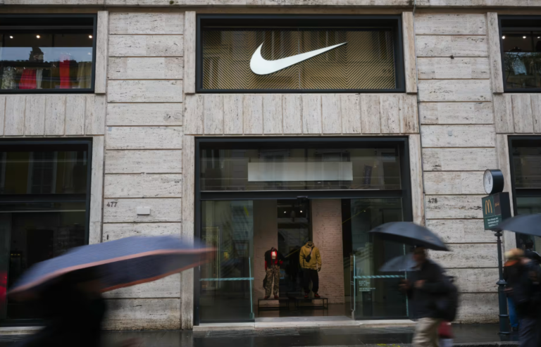 U.S. Consumer Sentiment Plunges Amid Tariff Fears: Inflation Expectations Soar