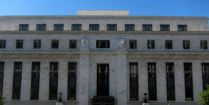 Read more about the article Federal Reserve Weighs Economic Risks: Uncertainty Clouds Future Policies