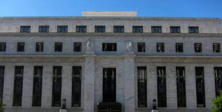 Federal Reserve Weighs Economic Risks: Uncertainty Clouds Future Policies