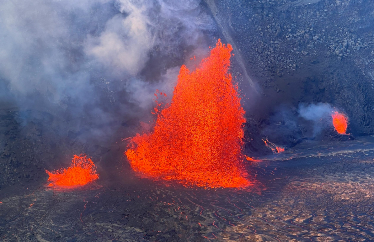 Read more about the article Kīlauea Volcano Eruption Caught on Stunning USGS Footage – Watch the Fiery Spectacle Unfold!