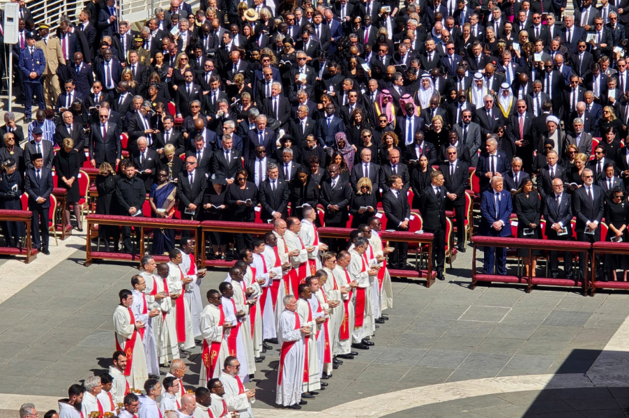 Read more about the article Pope Francis Laid to Rest: World Leaders Unite in Emotional Global Tribute