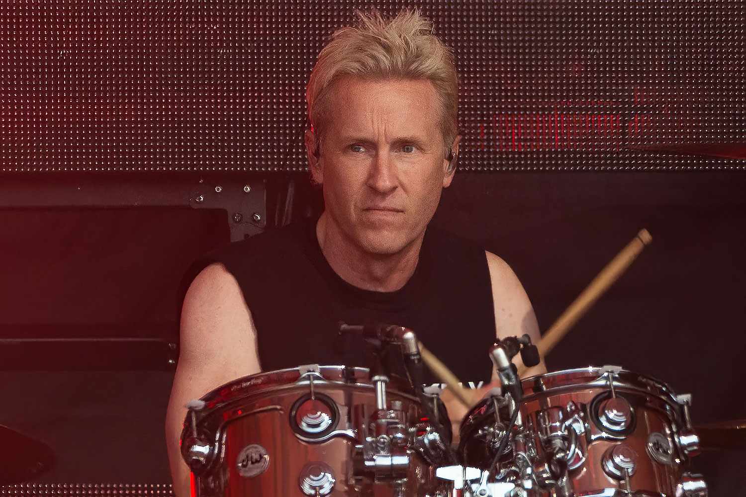 You are currently viewing Josh Freese Foo Fighters Journey: How Rock’s Top Drummer Reinvented the Band’s Sound
