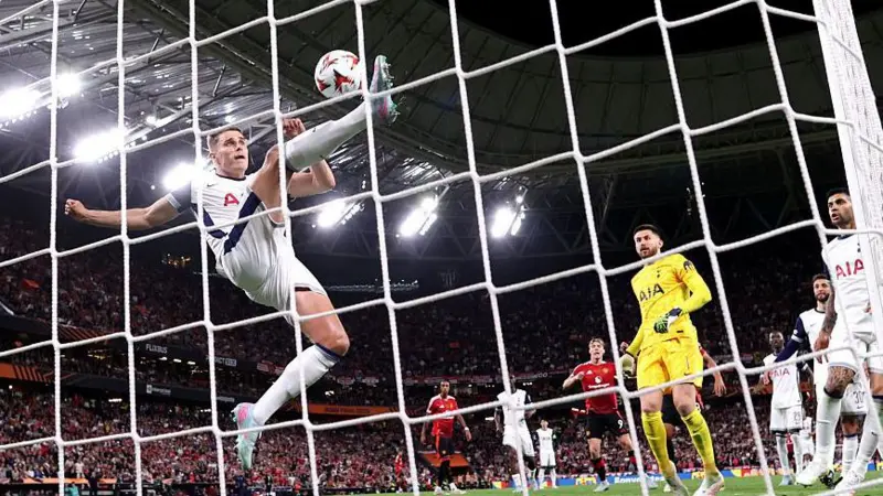 You are currently viewing Tottenham vs Man United: Spurs End 17-Year Trophy Drought with Europa League Triumph
