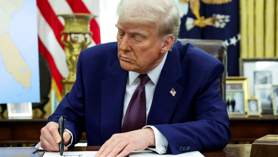 You are currently viewing U.S.-UK Trade Deal Shocker: Trump Slashes Tariffs on Cars and Steel in Historic Agreement