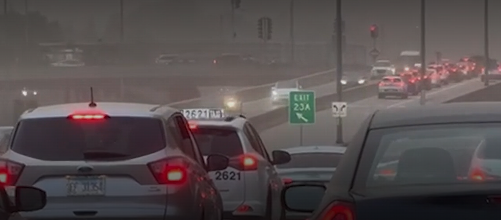 You are currently viewing Dust Storm Warning in Chicago: High Winds and Dry Soil Create Hazardous Travel Conditions
