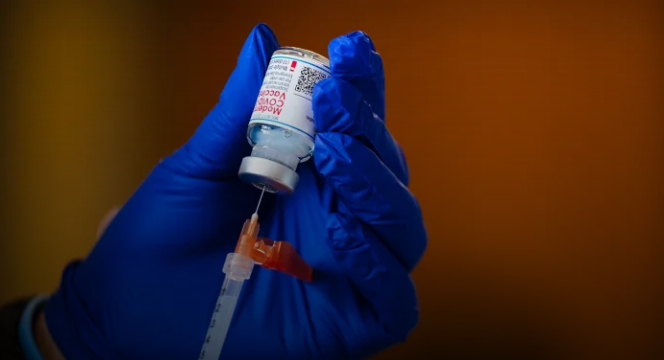 Read more about the article FDA Restricts COVID Vaccines to High-Risk Groups in 2025
