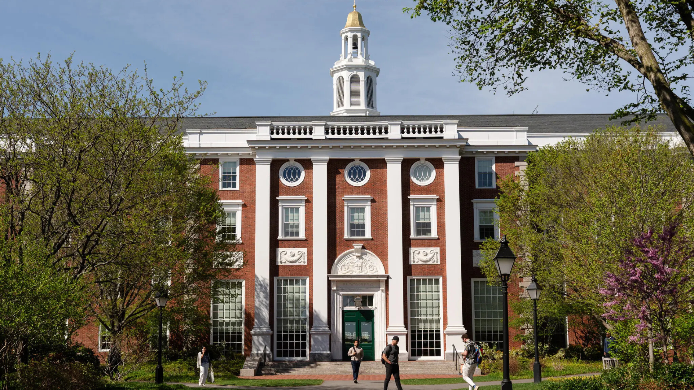 Read more about the article Harvard’s International Student Ban: A Deep Dive into the Trump Administration’s Controversial Decision
