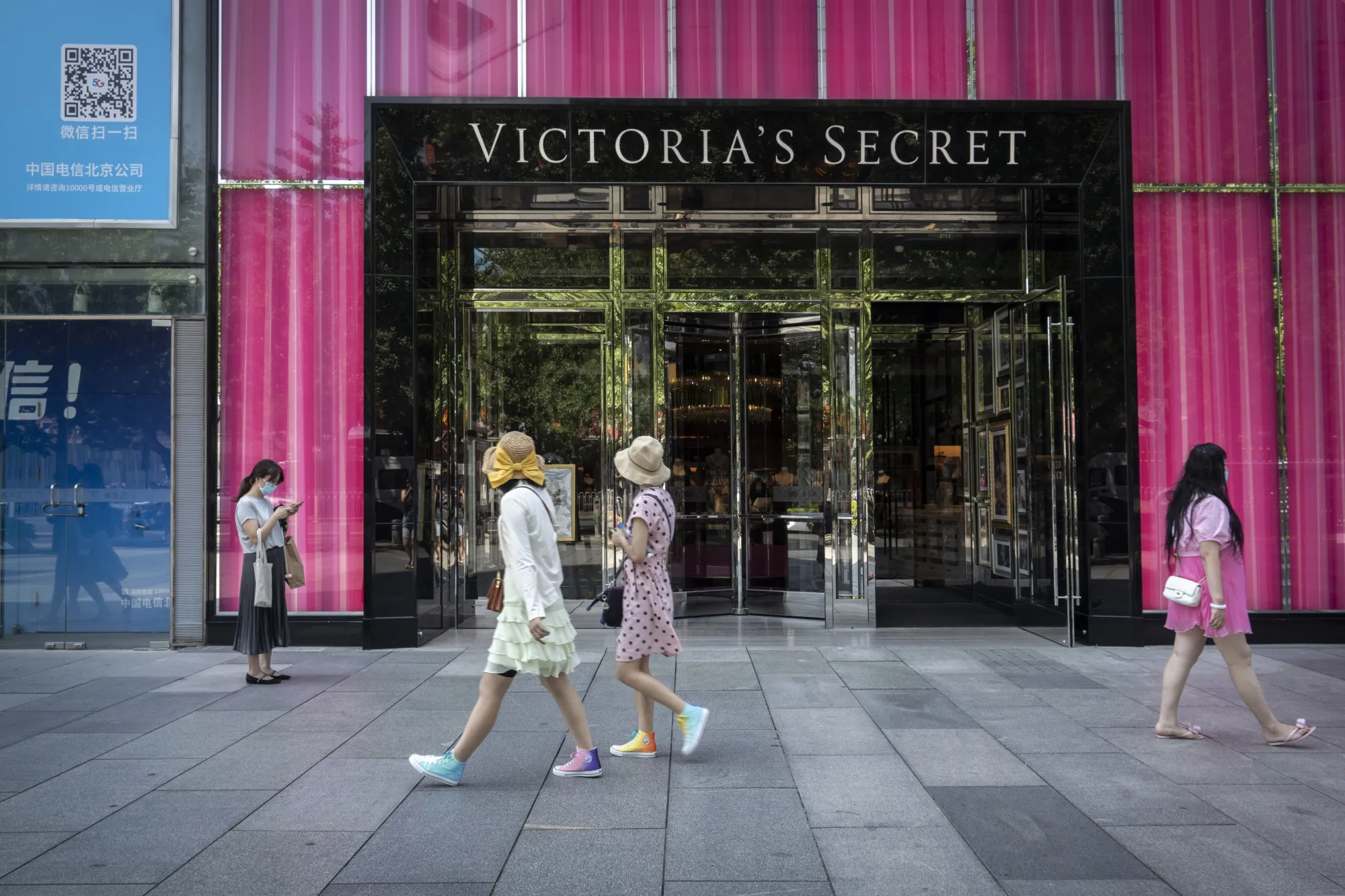 You are currently viewing Victoria’s Secret Website Outage: Cybersecurity Incident Disrupts Services