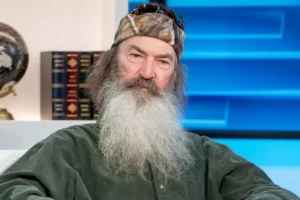 Read more about the article Duck Dynasty Star Phil Robertson Dies at 79 Following Alzheimer’s Diagnosis