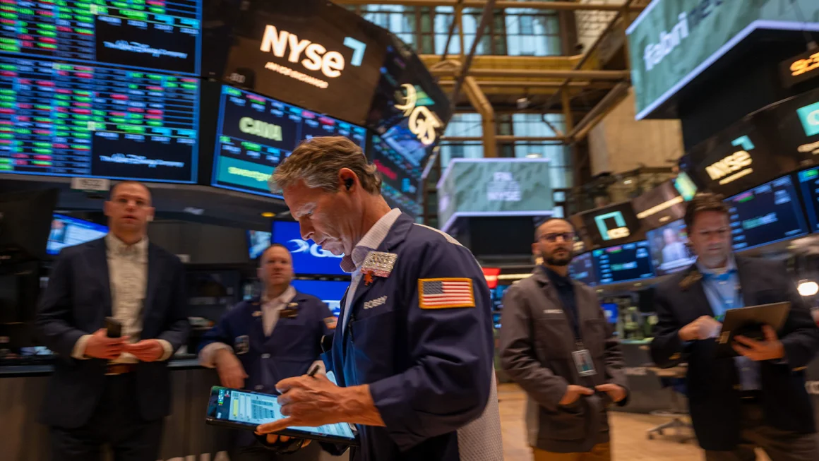 Read more about the article Wall Street: Dow Rebounds After Trump Tariff Pause: Market Outlook 2025