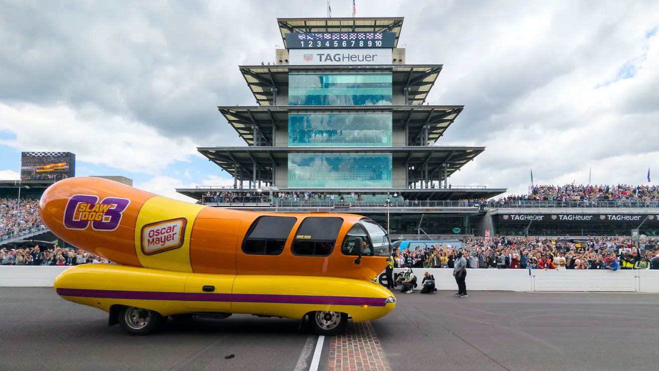 You are currently viewing Slaw Dog Sprints to Victory in Inaugural Wienie 500 at Indianapolis Motor Speedway