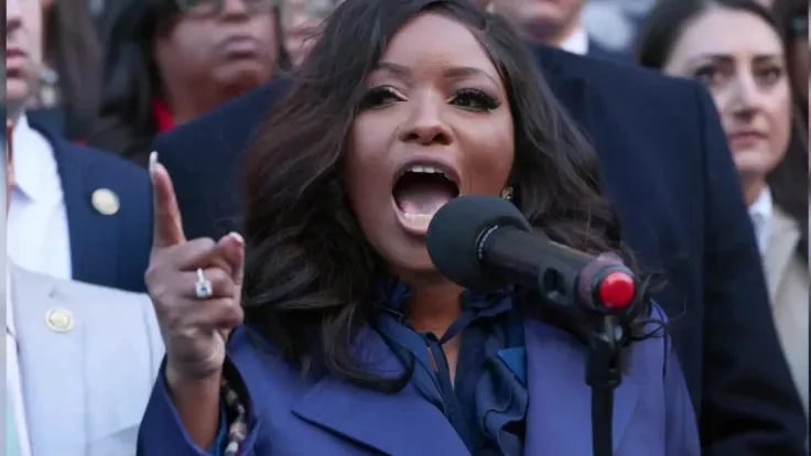 You are currently viewing Rep. Jasmine Crockett Signals Renewed Investigations into Trump if Democrats Regain House Majority