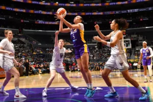 Read more about the article Golden State Valkyries Secure Historic Back-to-Back Wins with 82-73 Victory Over Los Angeles Sparks