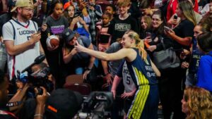 Read more about the article Paige Bueckers Leads Dallas Wings to First Win in Triumphant Connecticut ReturnCT Insider
