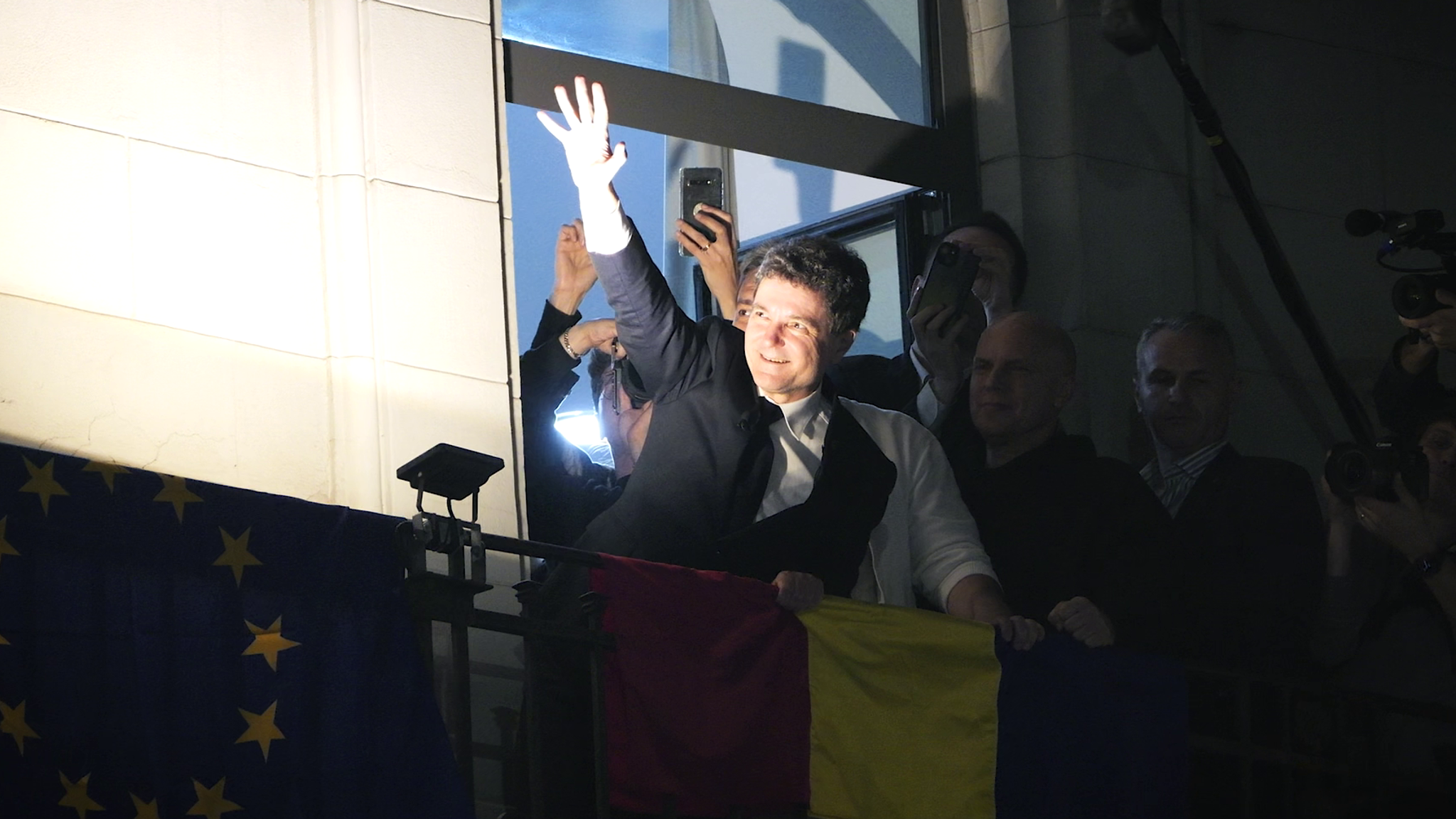 You are currently viewing Nicușor Dan’s Presidential Victory: Romania Embraces a Pro-European Future