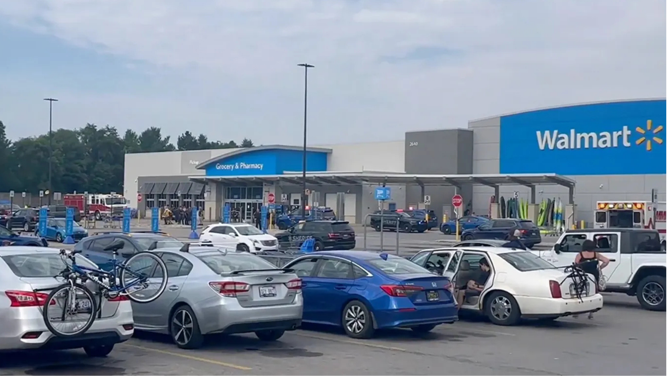 You are currently viewing Traverse City Walmart stabbing: 11 injured, suspect arrested