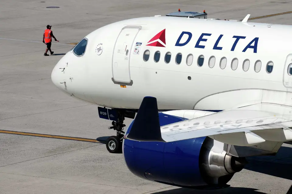 You are currently viewing Delta Co‑Pilot Arrested at SFO After Cockpit Storming