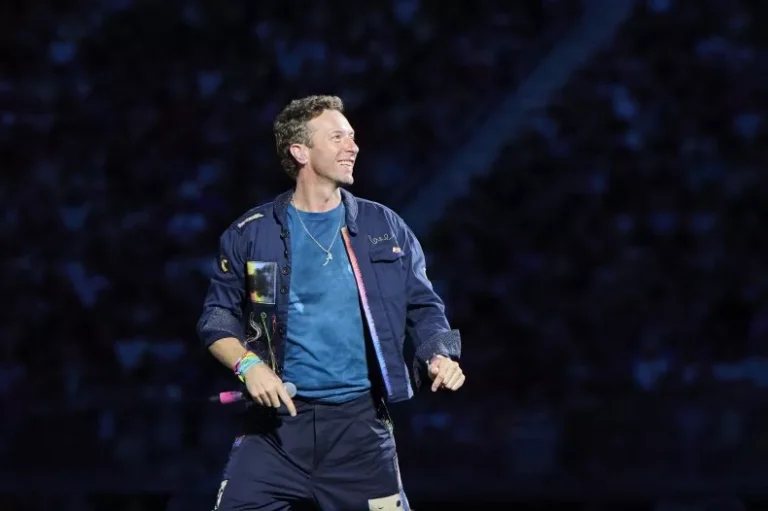 Coldplay kiss cam warning: Chris Martin playfully cautions fans amid viral CEO scandal