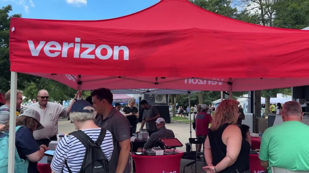 VERIZON BOOTH BROLL