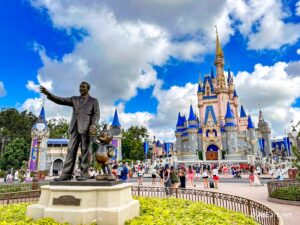 Read more about the article Cinderella Castle Makeover: Classic Colors Return at Disney
