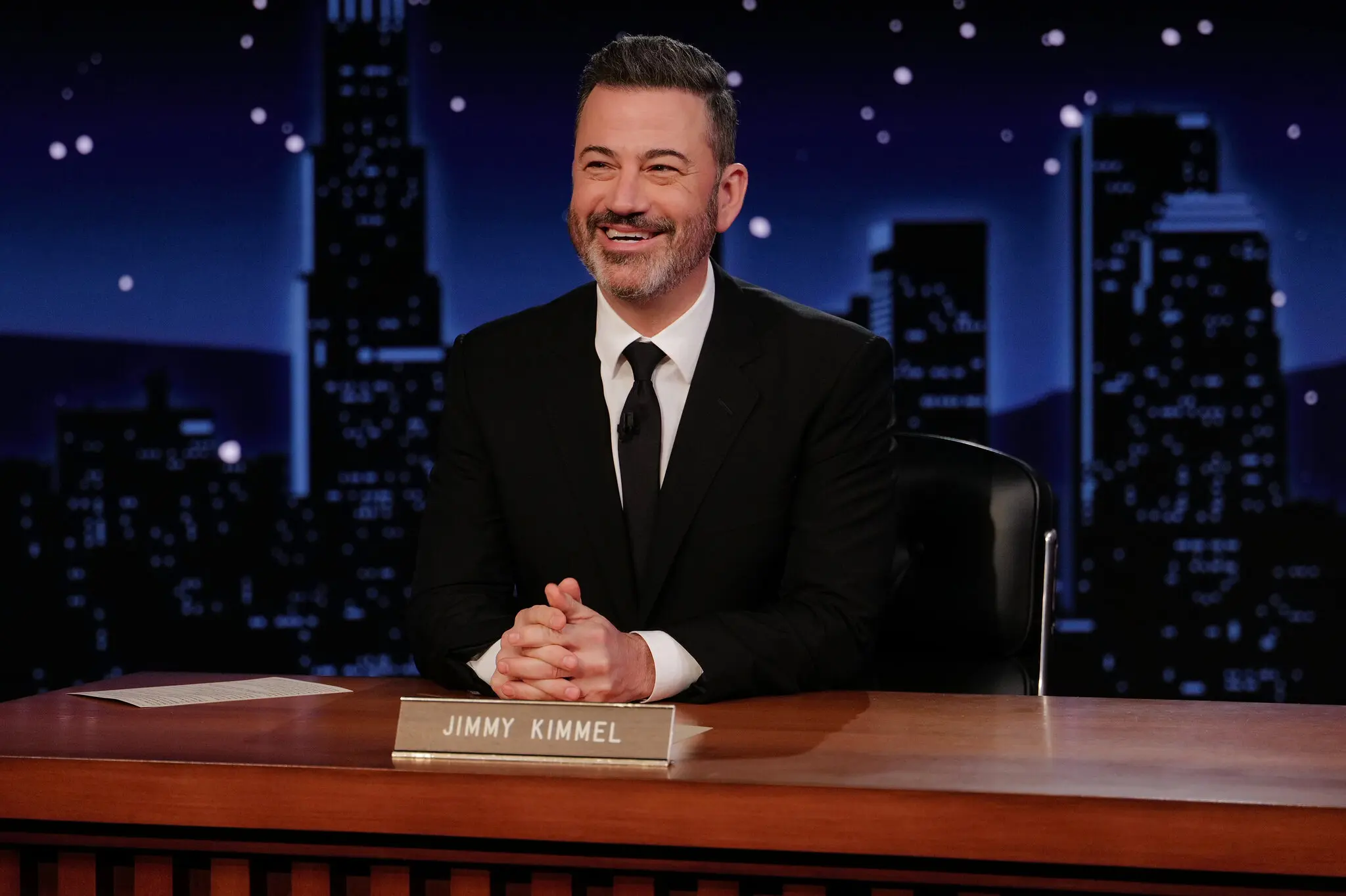 You are currently viewing Jimmy Kimmel Returns to ABC After Suspension – What You Need to Know