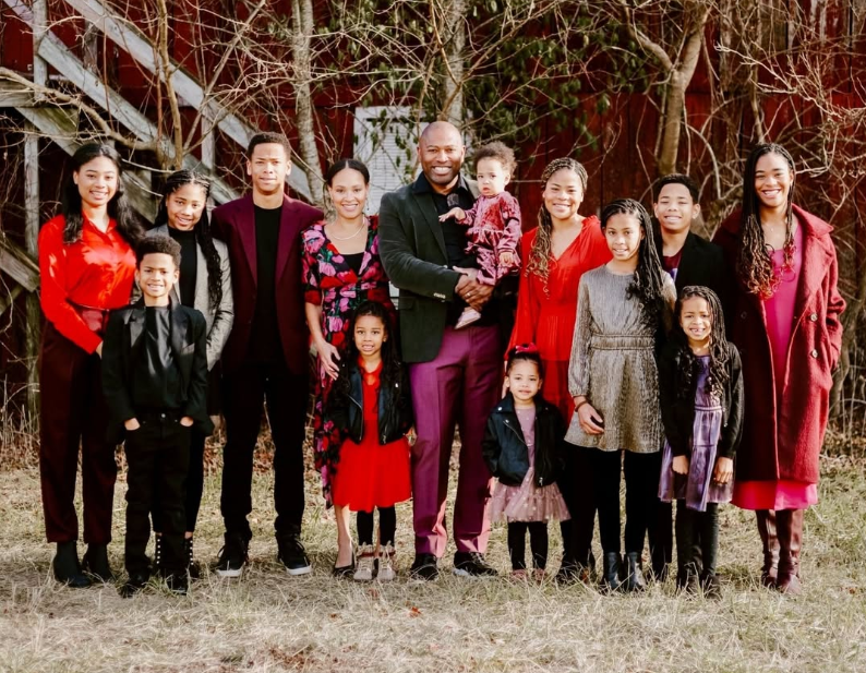 Read more about the article Shaun Alexander Expecting 14th Child