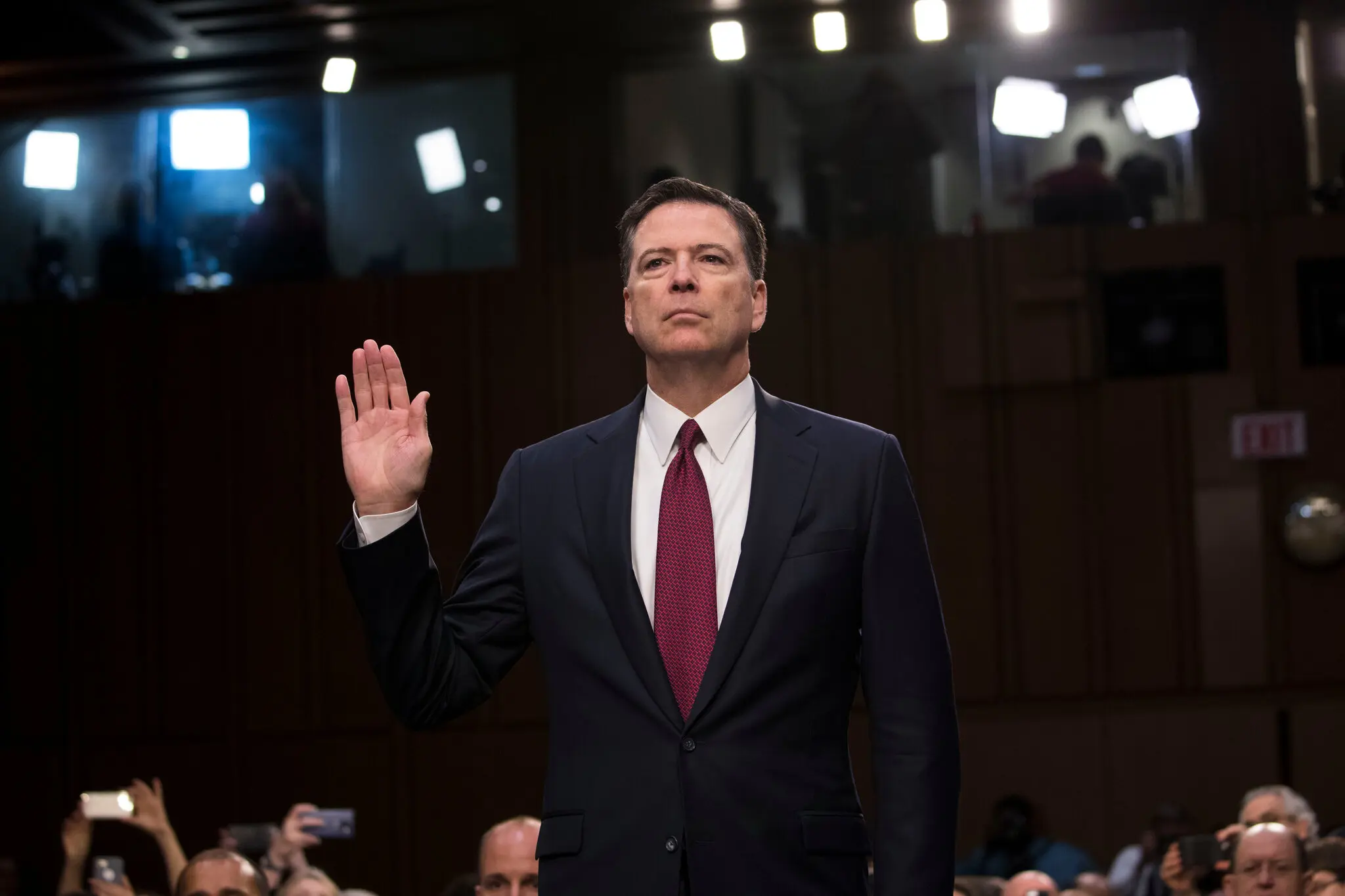 You are currently viewing James Comey Indictment: DOJ Charges & Political Firestorm