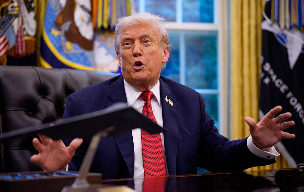 You are currently viewing Trump’s TikTok Overhaul: MAGA Influence, Investor Controversy & National Security Implications