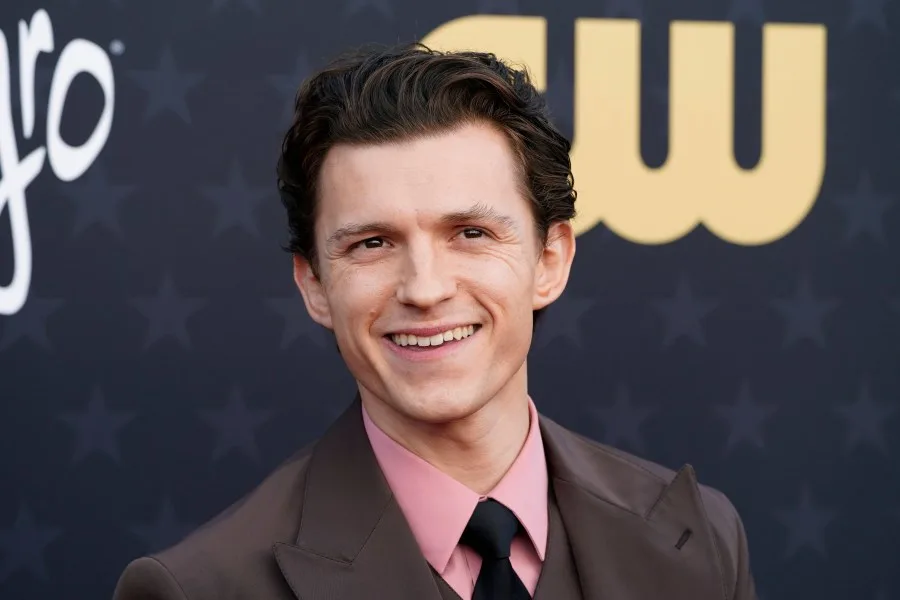 You are currently viewing Tom Holland Concussed in Spider-Man Stunt | Production Paused