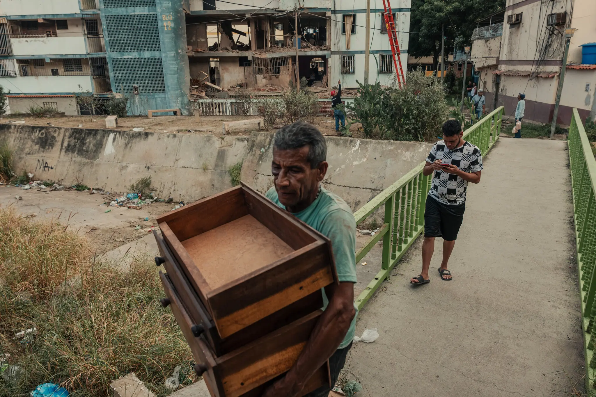 You are currently viewing Venezuela Reports At Least 40 Civilian Deaths After U.S. Military Attack