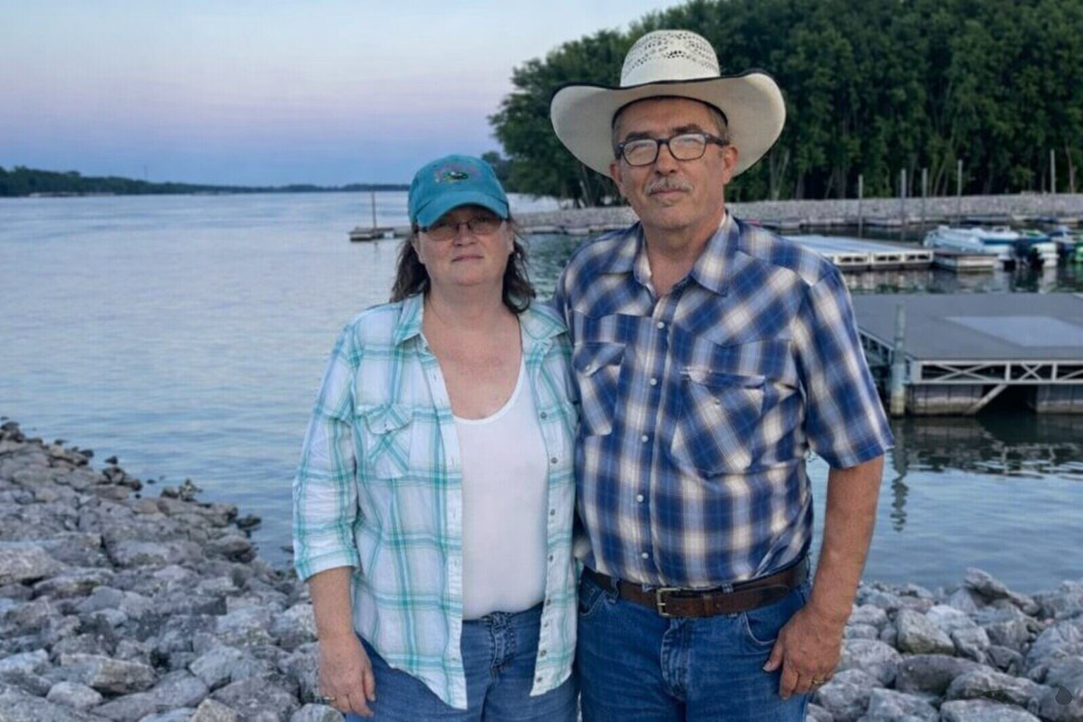 You are currently viewing “I Can’t Believe I Voted for Him”: Pro-Trump Husband Outraged After Wife Deported Over $25 Check