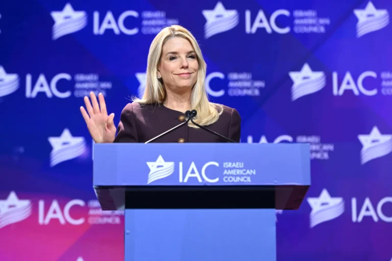 Pam Bondi’s ICE Ultimatum to Minnesota Ignites National Debate Over Voter Data and Federal Power