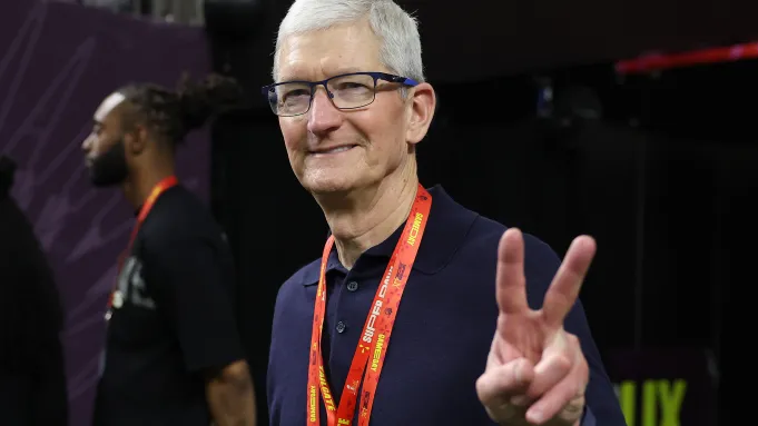 Read more about the article Apple CEO Tim Cook’s $74 Million 2025 Pay Sparks Debate Over Leadership, Performance, and Corporate Pay Gaps