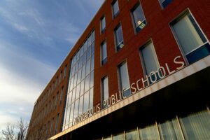 Read more about the article ICE Agent Shooting in Minneapolis Sparks Nationwide Outrage, School Closures, and Renewed Debate Over Federal Immigration Tactics