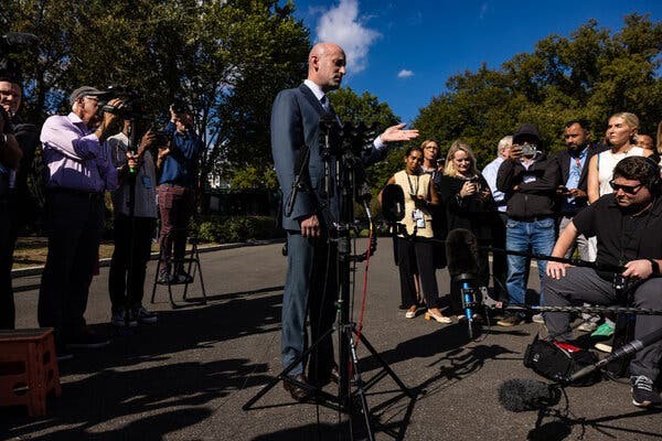 You are currently viewing Stephen Miller Claims U.S. Has Right to Take Greenland, Triggering Global Alarm and Diplomatic Backlash