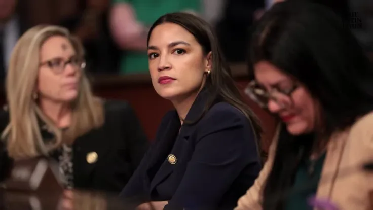 You are currently viewing AOC Slams Maduro Capture as Oil-Driven Regime Change