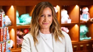 Read more about the article Ashley Tisdale Opens Up About Being Excluded from a Celebrity “Toxic” Mom Group — and Why She Walked Away