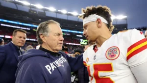 Read more about the article Patrick Mahomes Calls Bill Belichick’s Hall of Fame Snub “Insane,” Sparking NFL-Wide Outrage