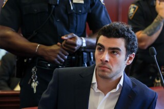 You are currently viewing Judge Orders Limited Hearing on Seizure of Luigi Mangione’s Backpack, Raising New Constitutional Questions