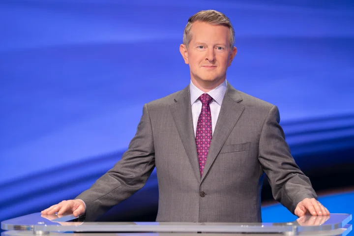 You are currently viewing ‘Jeopardy!’ Host Ken Jennings Unleashes Blunt Attack on Trump ‘Regime,’ Sends Clear Message to MAGA