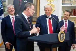 Read more about the article TrumpRx Rollout Stalls as Senators Warn of Possible Big Pharma Scheme and Patient Risks