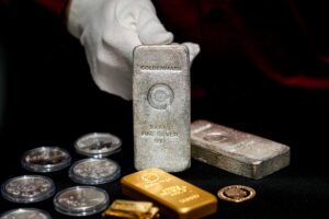 Read more about the article Gold and Silver Prices Collapse Worldwide After Kevin Warsh Fed Pick Shocks Global Markets