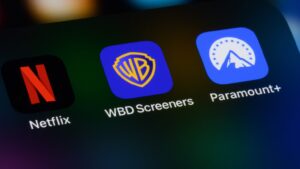 Read more about the article Warner Bros Sticks With Netflix Merger and Rejects Paramount’s $108B Bid — A Strategic Win for Streaming