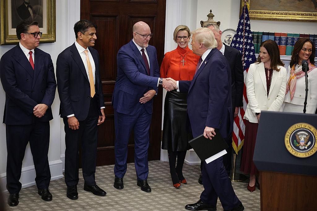 TrumpRx Rollout Stalls as Senators Warn of Possible Big Pharma Scheme and Patient Risks