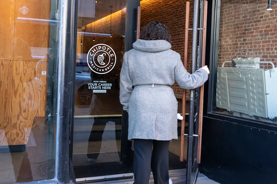 CMG: Chipotle Stock Slides as Flat 2026 Sales Forecast Signals Deeper Consumer Spending Slowdown