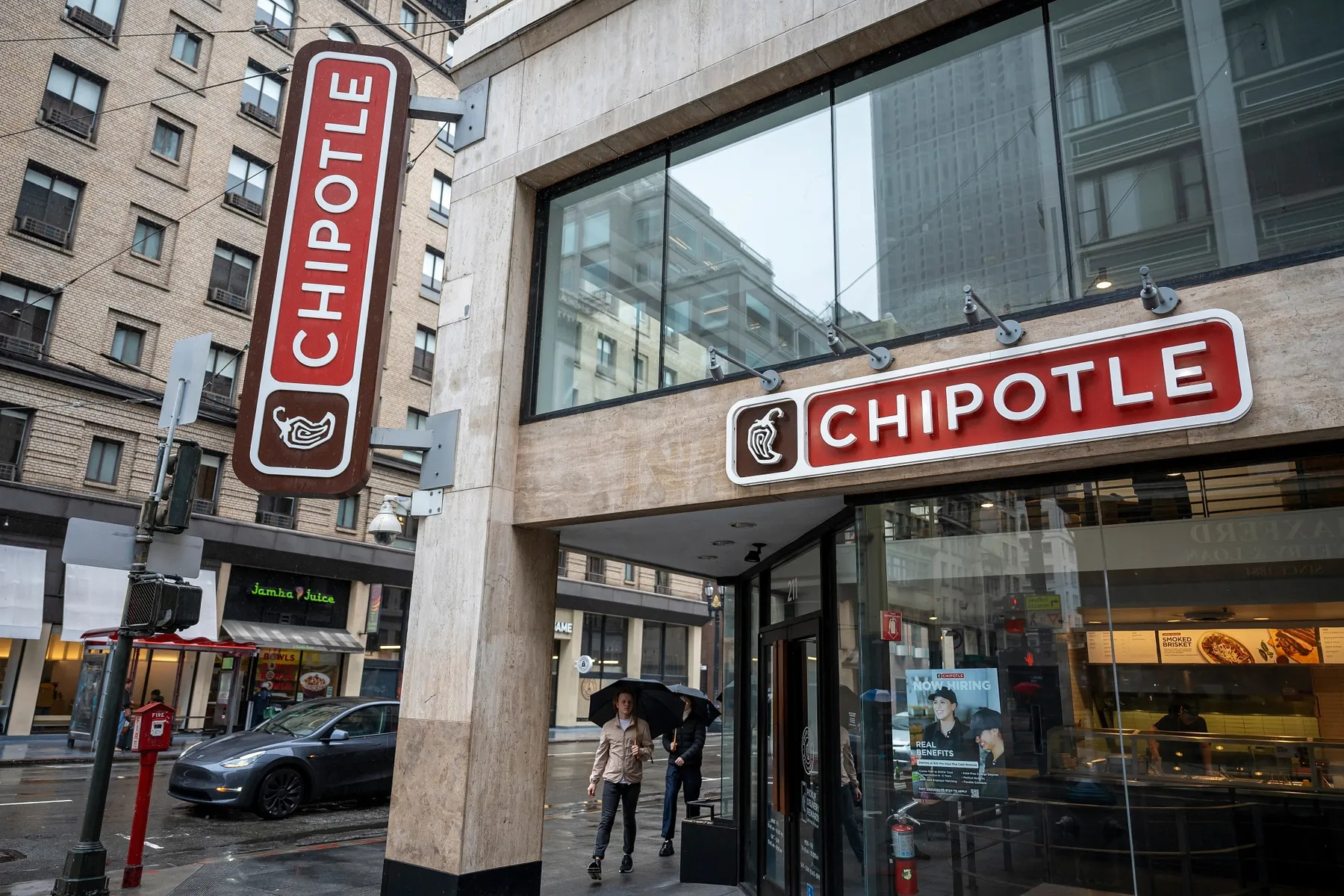 Read more about the article CMG: Chipotle Stock Slides as Flat 2026 Sales Forecast Signals Deeper Consumer Spending Slowdown