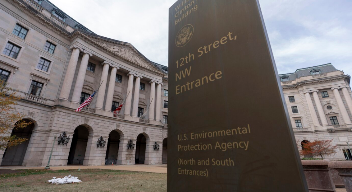 You are currently viewing Trump Environmental Protection Agency (EPA) Repeals Key Climate Rule as Controversial Russia Peace Plan Emerges