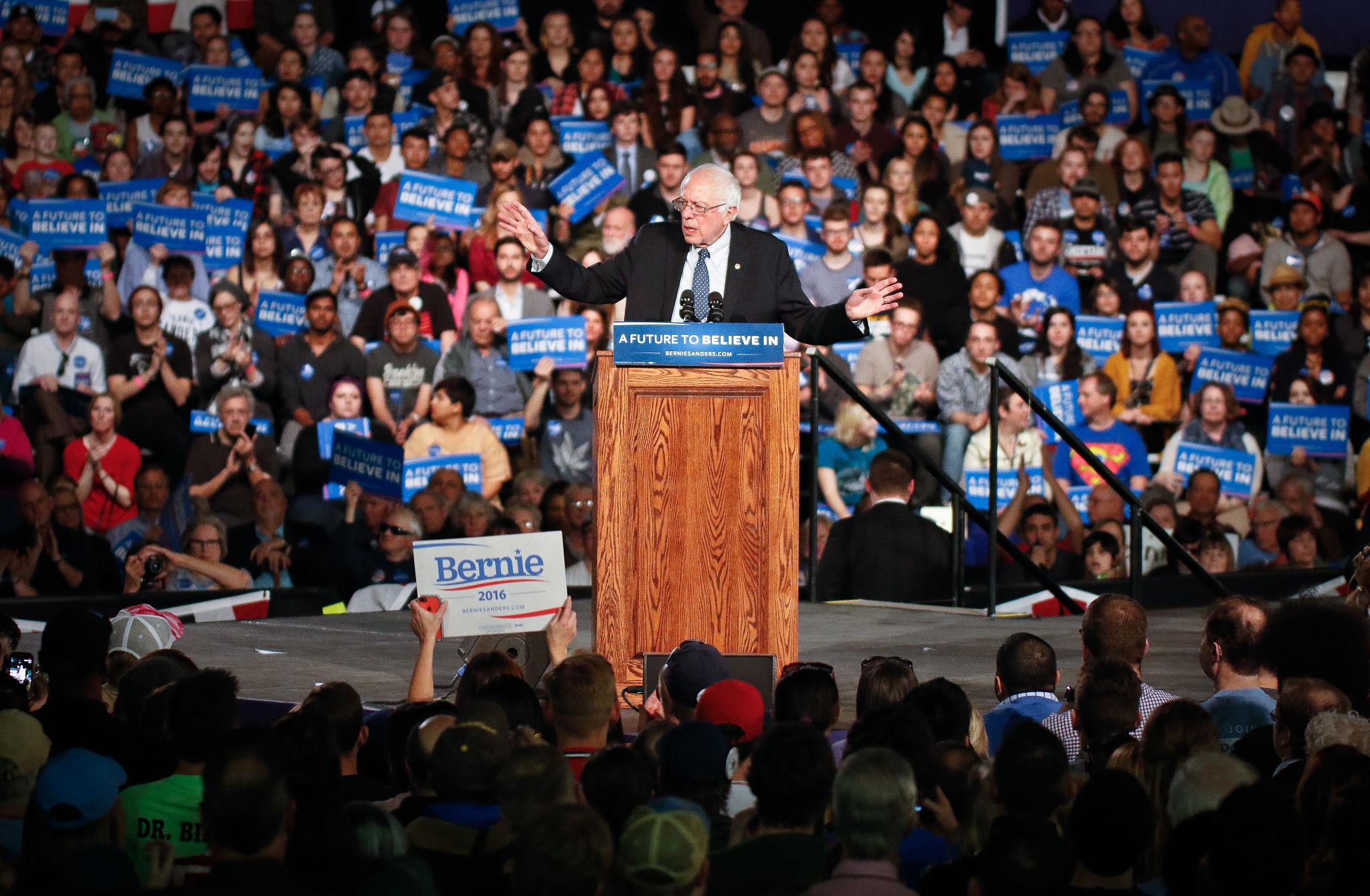 You are currently viewing Bernie Sanders Warns AI Revolution Could Deepen Inequality and Threaten Millions of U.S. Jobs