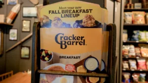 Read more about the article Cracker Barrel’s New Employee Travel Meal Rule Sparks Debate Over Costs, Culture, and Corporate Control